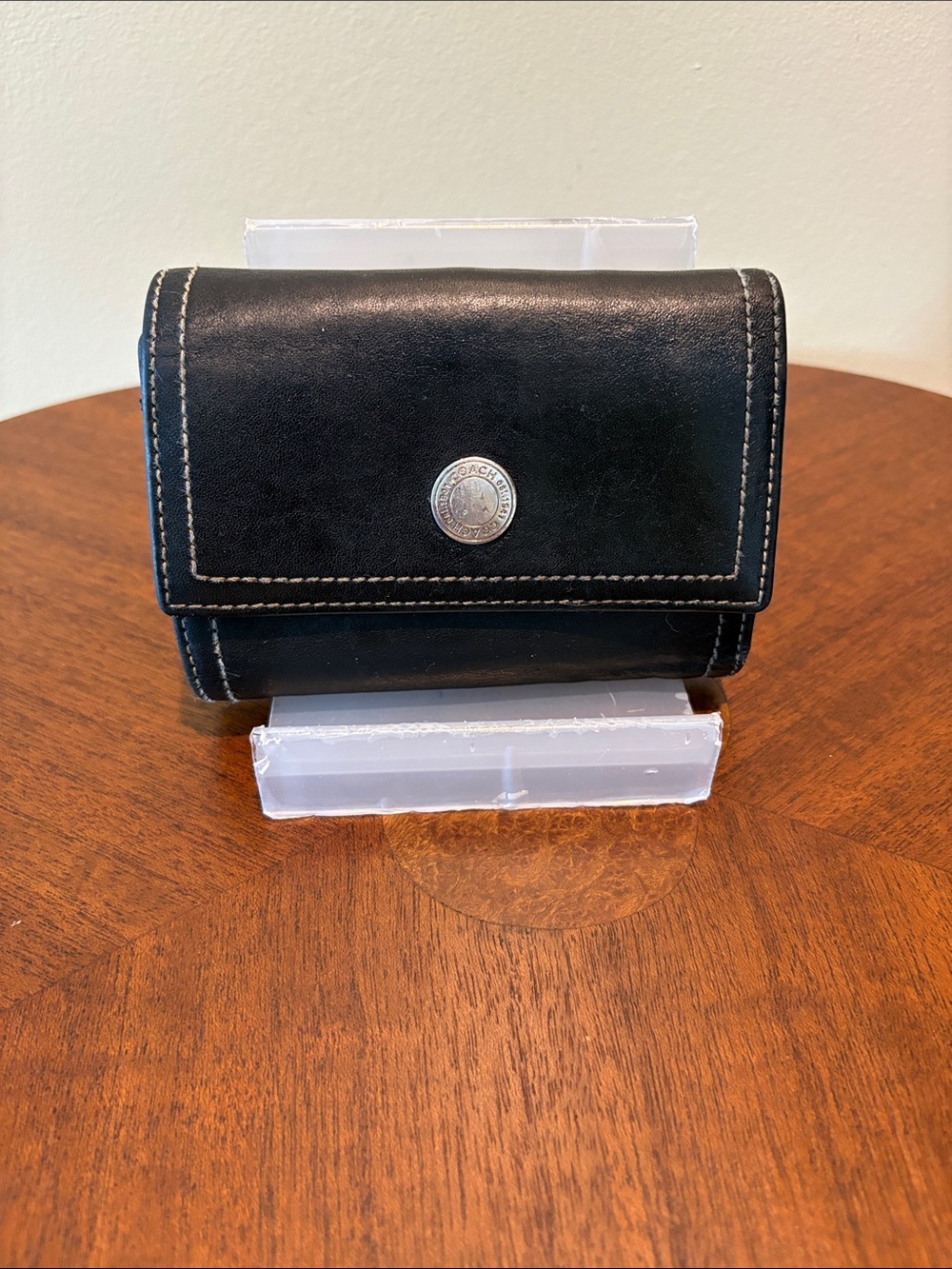 Coach Vintage small wallet trifold
Compact leather black/signature button snap